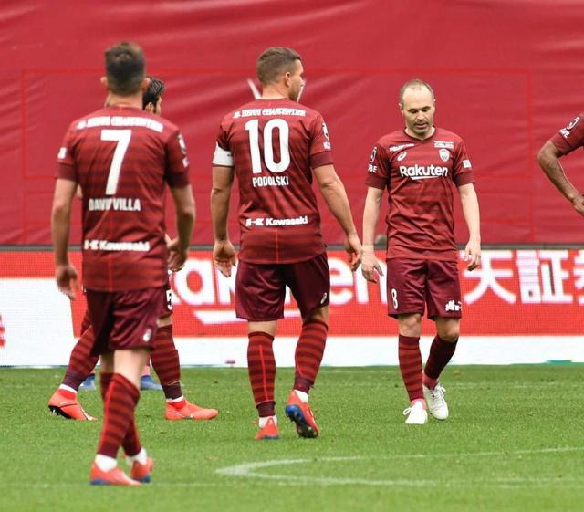 新生神戸に非常事態 ビジャ欠場濃厚…ポドルスキお騒がせ/サッカー