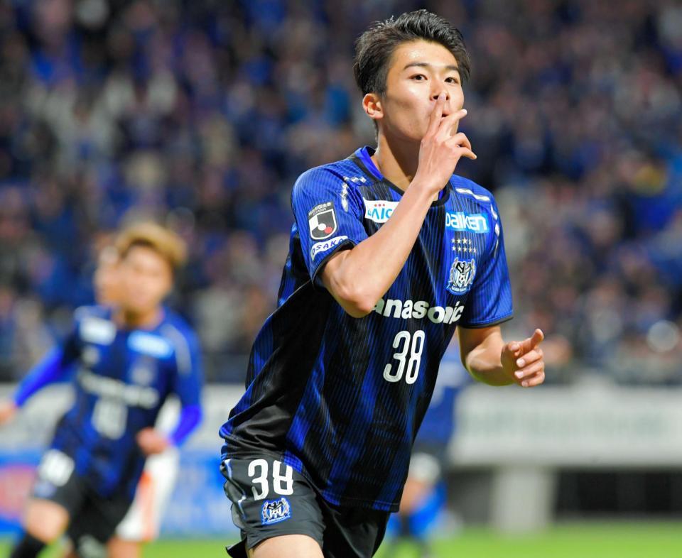 後半、チーム３点目のゴールを決め喜ぶＧ大阪・中村敬斗＝パナソニックスタジアム吹田（撮影・吉澤敬太）