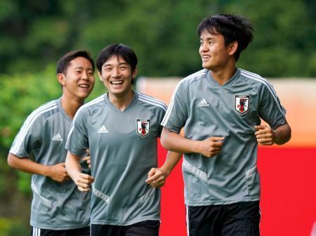サッカー日本代表、現地で初練習 南米選手権