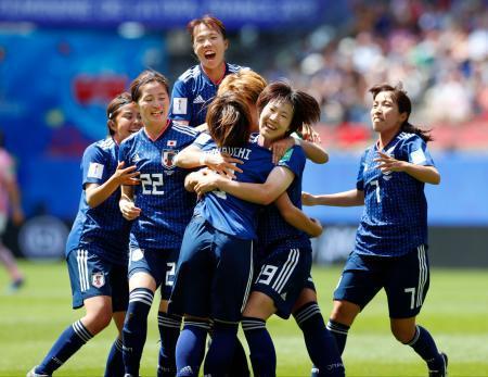 女子Ｗ杯、日本初勝利で２位浮上 イングランドなど決勝Ｔへ