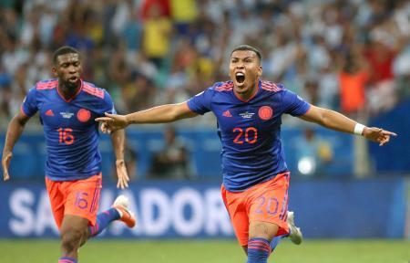 サッカー、コロンビアが快勝 南米選手権第２日