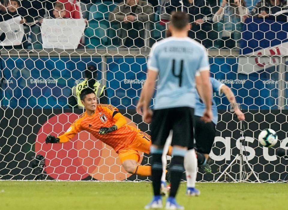 日本 先制の７分後に追いつかれる ｐｋとられスアレスが決める サッカー デイリースポーツ Online