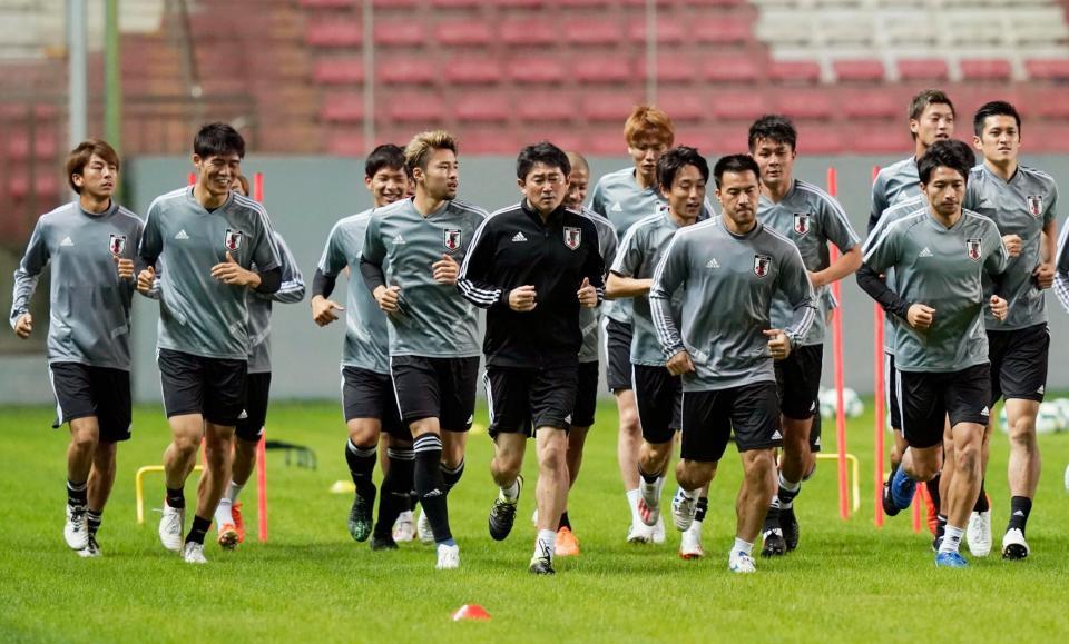 エクアドル戦に向け、最終調整する日本イレブン＝ベロオリゾンテ（共同）