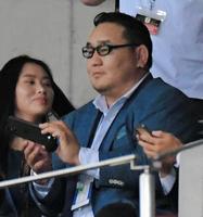 観戦に訪れた元横綱朝青龍氏＝埼玉スタジアム（撮影・堀内翔）