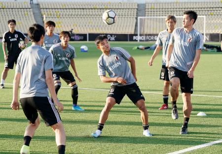 サッカー日本ドゥシャンベで練習Ｗ杯予選のタジキスタン戦