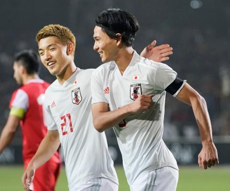 サッカー日本、タジクに快勝Ｗ杯予選、３連勝で首位