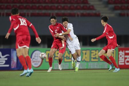 北朝鮮のラフプレーに韓国で批判平壌でのサッカー無観客試合