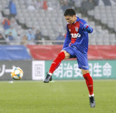 　試合終了間際、同点ゴールを決めるＦＣ東京・森重＝味スタ