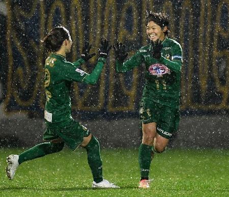 皇后杯、浦和と日テレが決勝進出全日本女子選手権