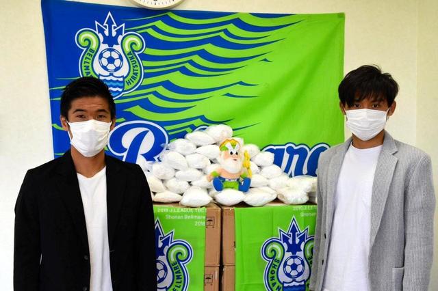 Ｊ１湘南　ＤＦ岡本、ＭＦ茨田ら７人がマスク１万枚を平塚市に寄贈