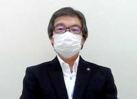 　オンライン会見で、金崎の新型コロナウイルス感染を発表する名古屋・小西工己社長