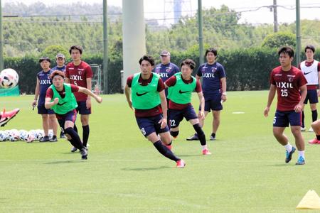 　全体練習に参加した鹿島の町田（中央手前）＝鹿島提供