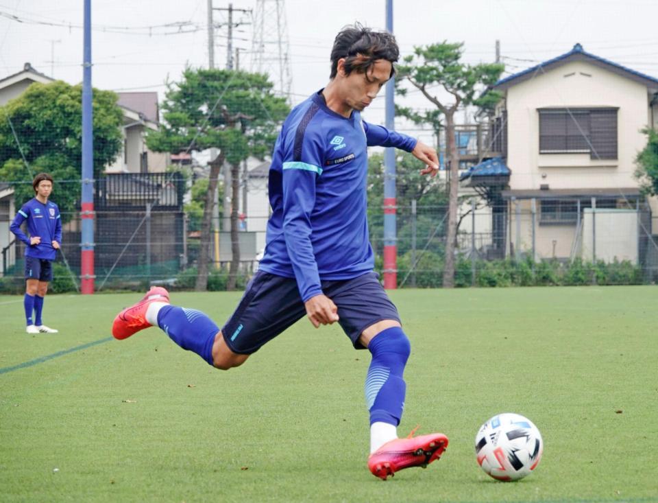 　練習するＦＣ東京・室屋（ＦＣ東京・提供）