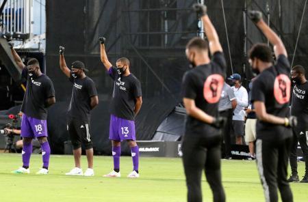 黒人選手が反人種差別デモ サッカー デイリースポーツ Online