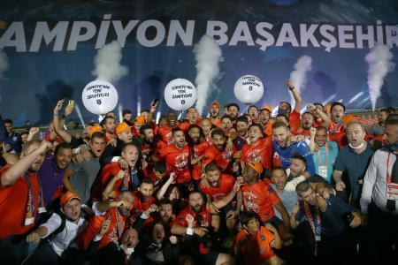 バシャクシェヒルが初優勝サッカー、トルコ１部