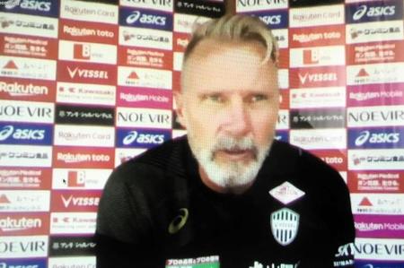 　オンラインでの取材に応じたフィンク監督