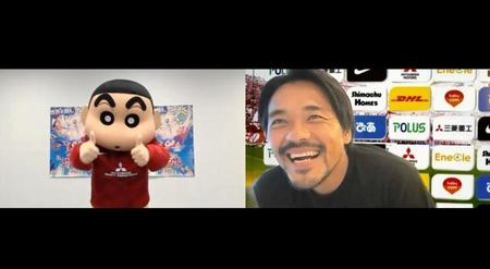 　共に埼玉県にゆかりのあるクレヨンしんちゃん（左）と浦和ＦＷ興梠がオンライン上でコラボした