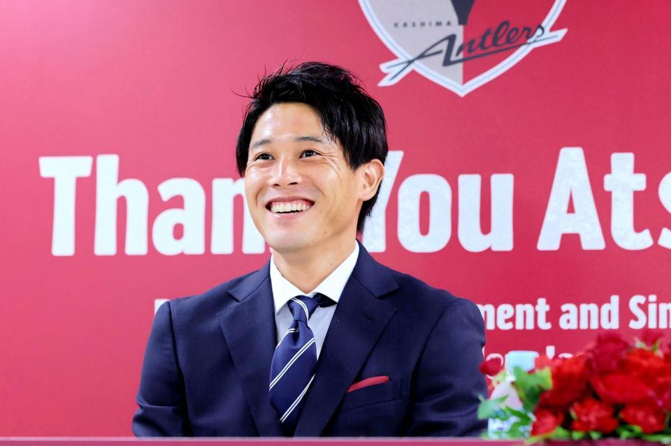 　オンラインで現役引退の記者会見をする内田篤人（Ｃ）ＫＡＳＨＩＭＡ　ＡＮＴＬＥＲＳ