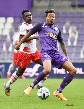 サッカー、鈴木武蔵がデビューベルギー１部、札幌から移籍