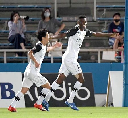 　後半、この日２ゴール目を決め喜ぶ柏・オルンガ＝撮影・金田祐二