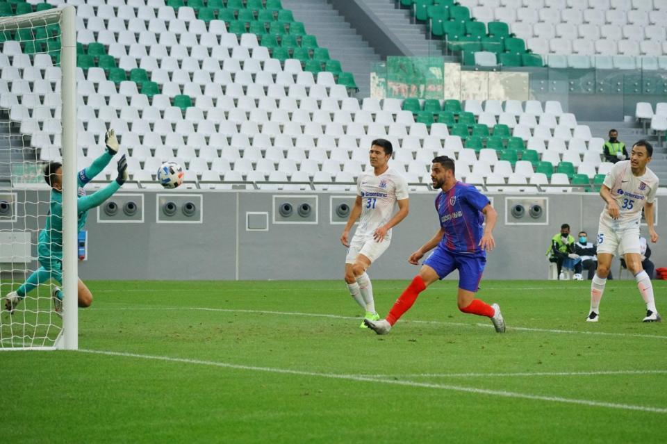 前半39分に決定機を迎えたＦＷディエゴオリベイラ＝ドーハ郊外のエディケ－ションシティスタジアムで（ＦＣ東京提供）