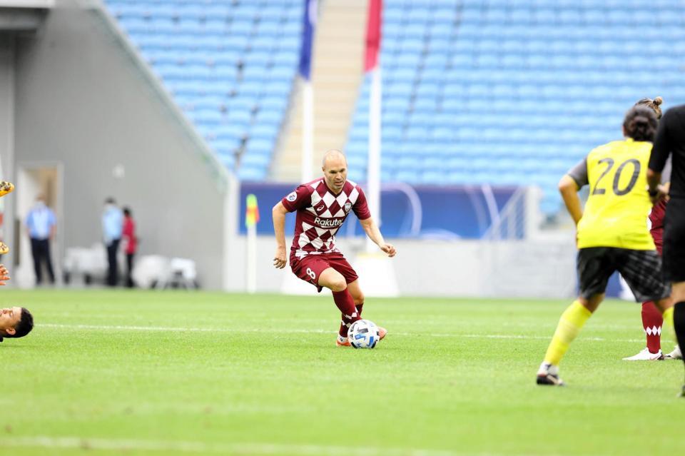 後半途中から出場したＭＦイニエスタ（Ｃ）ＶＩＳＳＥＬ　ＫＯＢＥ