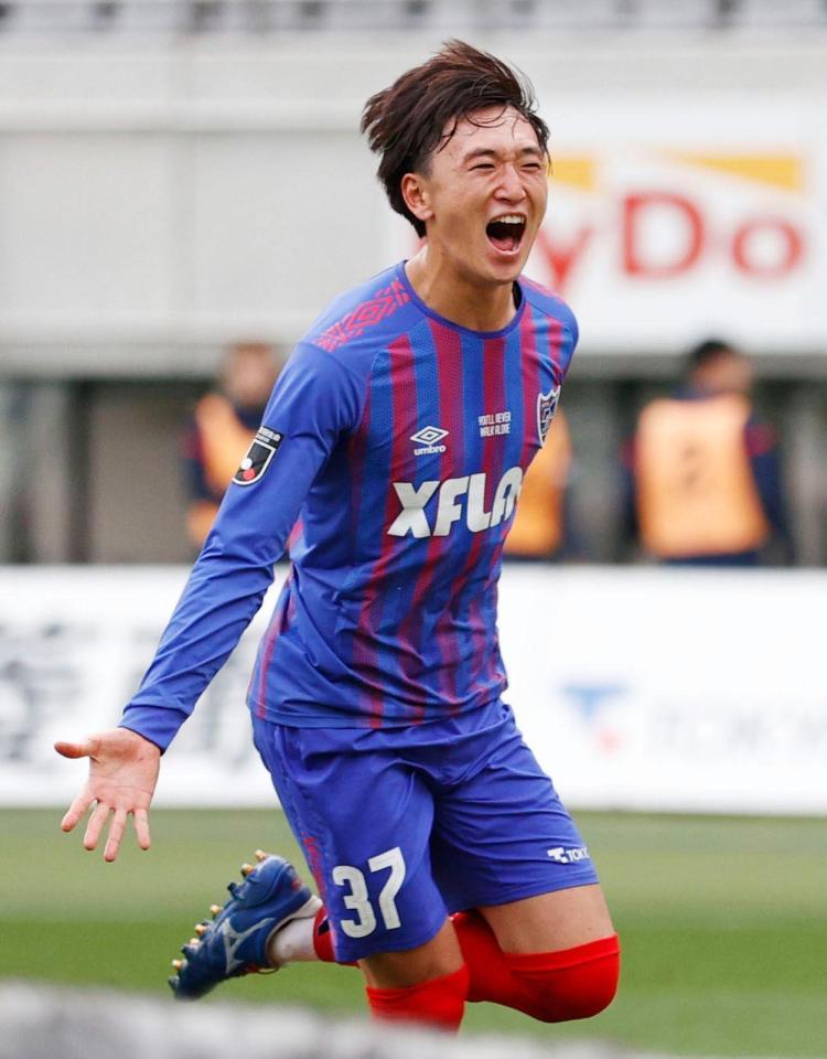 　後半、決勝ゴールを決め、駆けだすＦＣ東京・中村帆