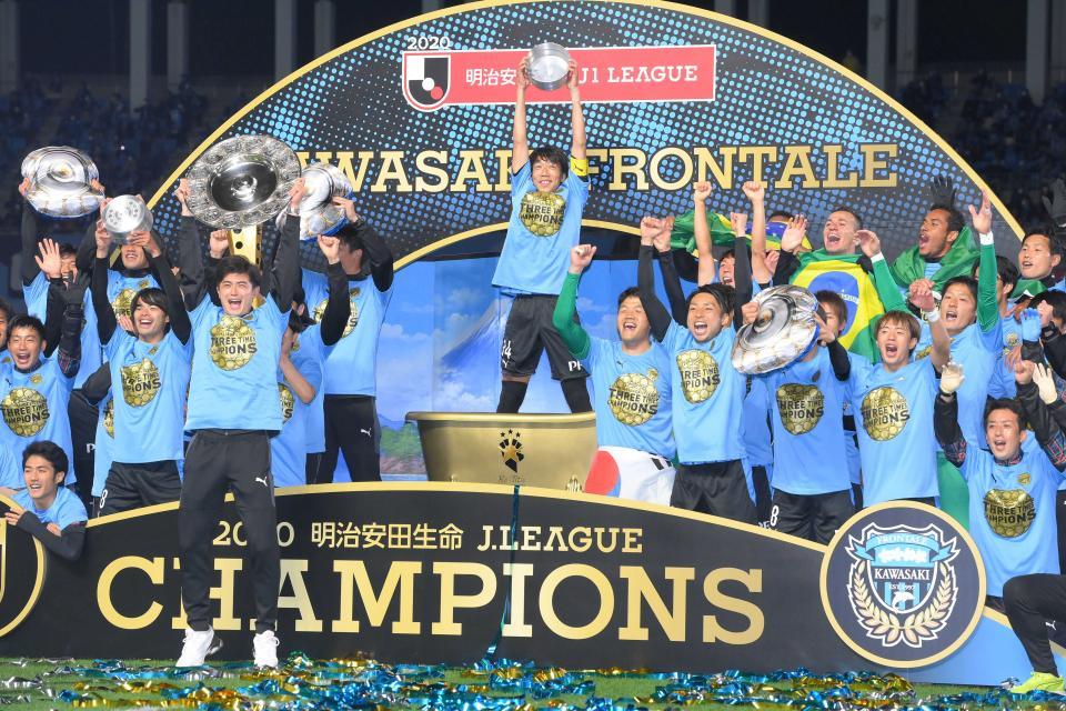 　２年ぶり３度目のリーグ優勝を果たして喜ぶ川崎イレブン＝２０２０年１１月