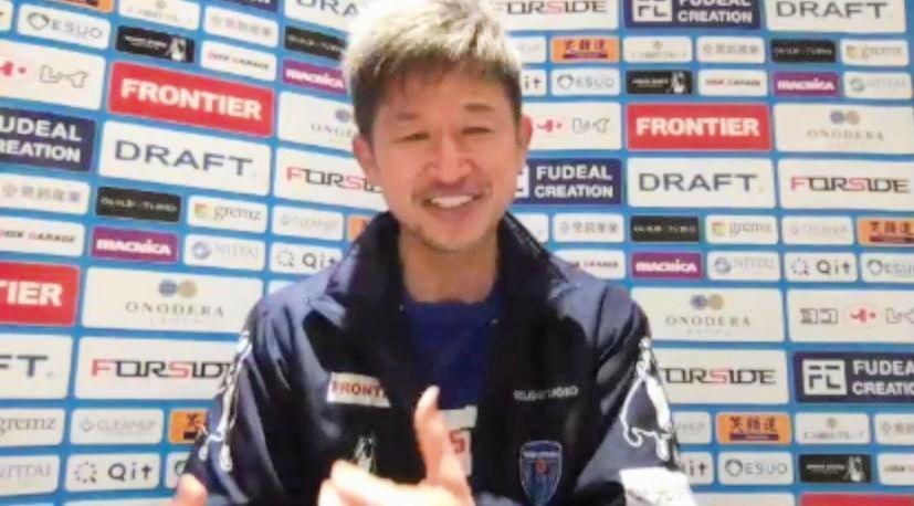　慈善試合での得点を振り返り、笑顔を見せる横浜ＦＣ・三浦