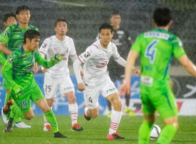 ｃ大阪 日本代表初選出の原川が負傷交代 クルピ監督 おそらく筋肉系 サッカー デイリースポーツ Online
