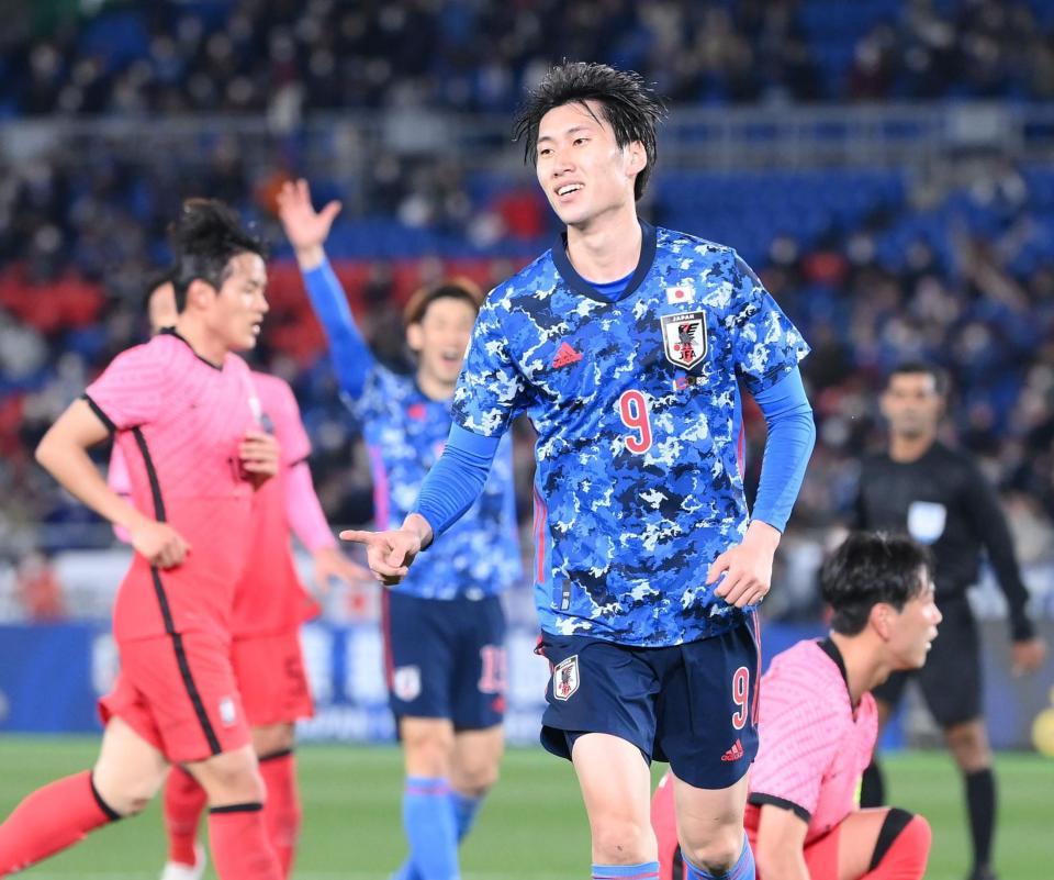 前半、ゴールを決めた日本代表・鎌田大地＝日産スタジアム（撮影・堀内翔）