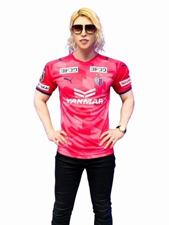 Ｃ大阪「公認セレ男」契約更新を発表したローランド（セレッソ大阪提供）