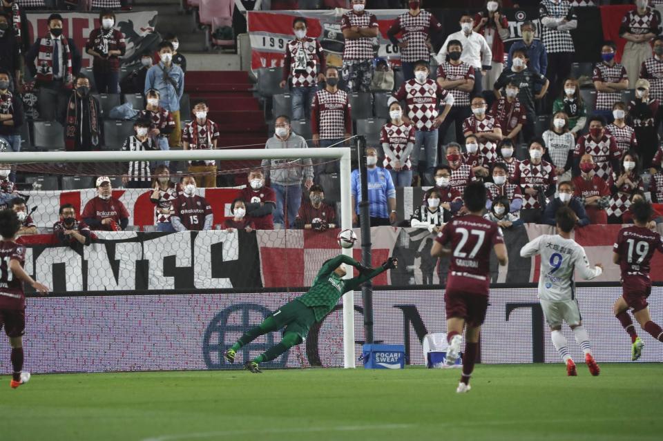 　前半、徳島に先制を許す神戸