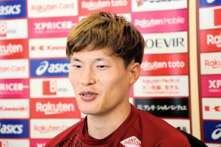　オンライン取材に応じる神戸ＦＷ古橋（Ｃ）ＶＩＳＳＥＬ　ＫＯＢＥ