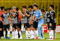 　柏に競り勝ち、喜ぶ神戸イレブン