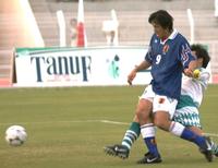 　マカオ戦でハットトリックを達成した高木＝９７年（共同）