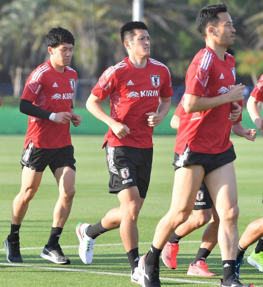 　ランニングで調整する植田直通（中央）