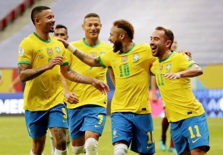 ブラジル白星発進サッカー南米選手権が開幕