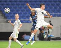 ｆｗオナイウ阿道 代表初ゴールから６分でハットトリック 日本３ １で後半へ サッカー デイリースポーツ Online