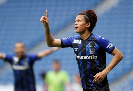 　前半、先制ゴールを決め喜ぶＧ大阪・小野瀬