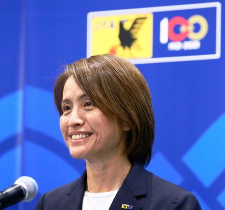 　オンライン記者会見で、東京五輪に臨むサッカー女子日本代表メンバーを発表する高倉監督（（Ｃ）ＪＦＡ）
