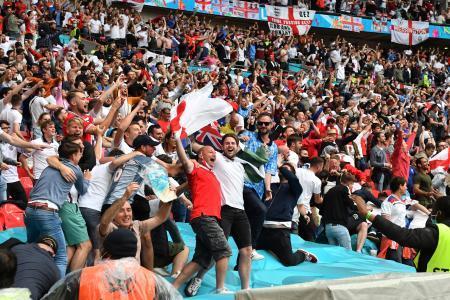 サッカー６万人入場を懸念欧州政界、英は断固開催