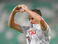 大邱戦の後半、ハットトリックを達成し、喜ぶ川崎・レアンドロダミアン＝タシケント（共同）