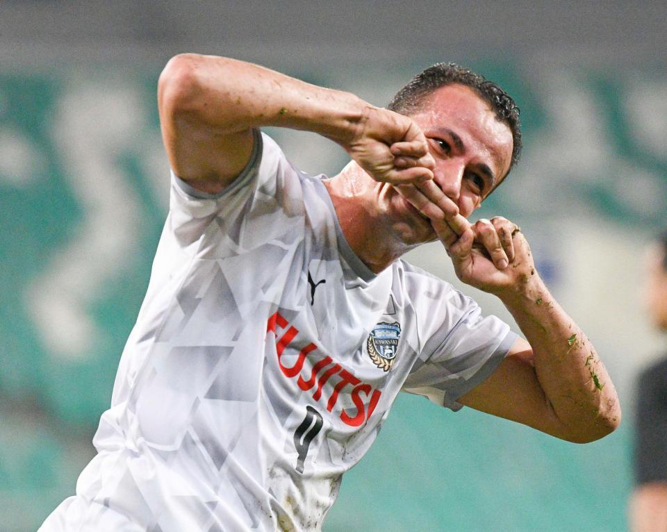 　大邱戦の前半、先制ゴールを決め、喜ぶ川崎・レアンドロダミアン