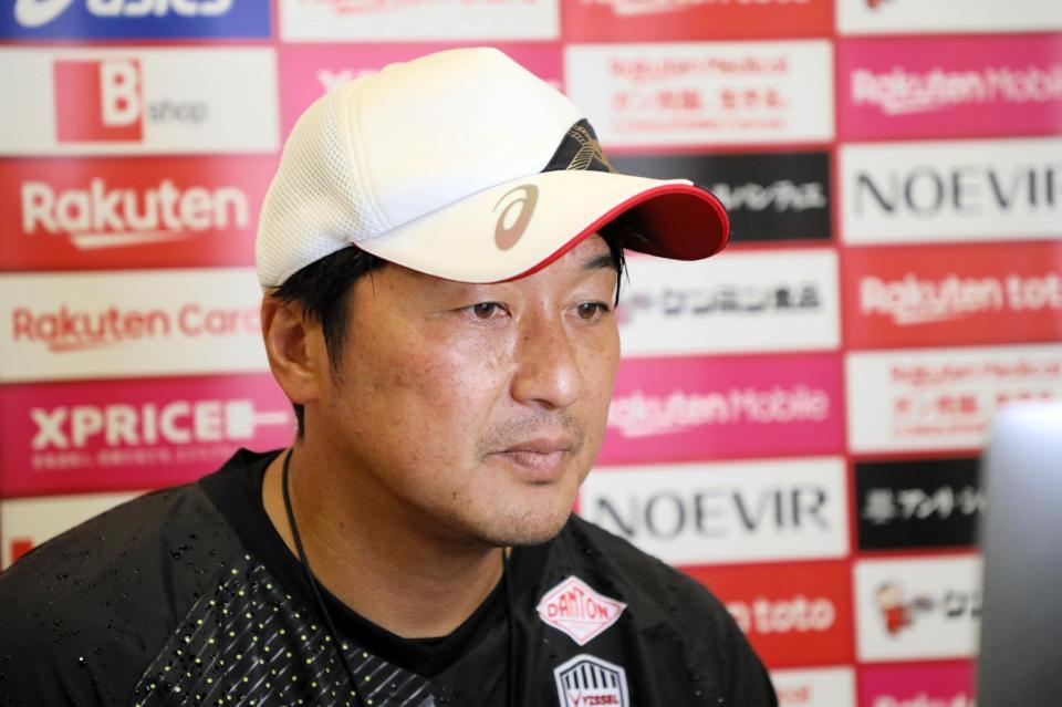 オンライン取材に応じる神戸・三浦監督（Ｃ）ＶＩＳＳＥＬ　ＫＯＢＥ