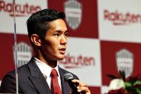 入団会見に臨んだ神戸・武藤＝（Ｃ）ＶＩＳＳＥＬ　ＫＯＢＥ