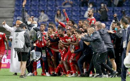 日本に勝利し、喜ぶオマーンイレブンら