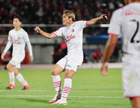 　後半、チーム３点目のゴールを決めるＣ大阪・大久保