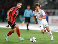 　後半、攻め込むＣ大阪・乾