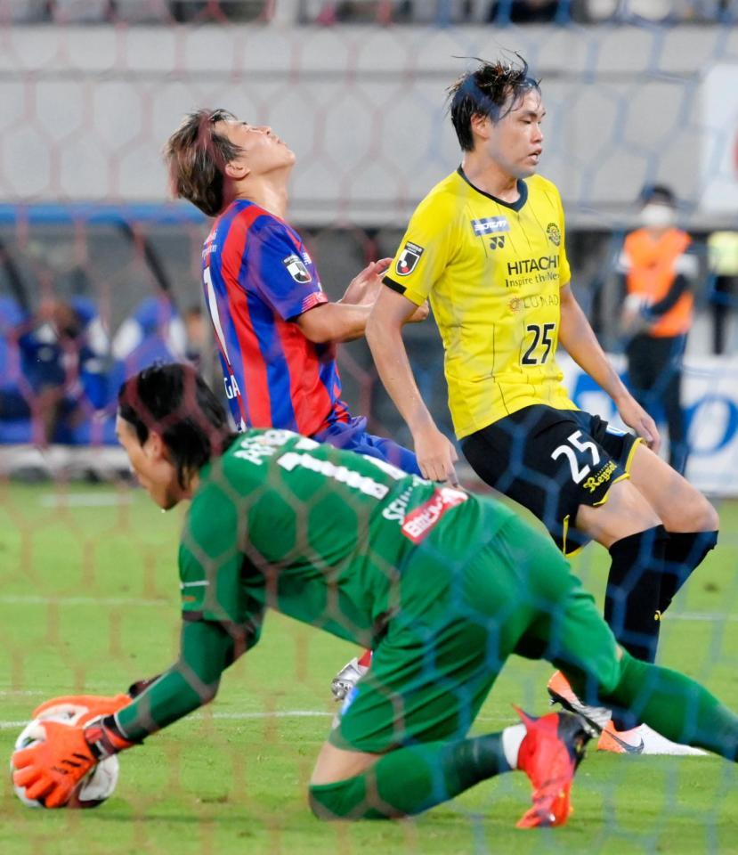 　後半、決定機を逃し、天を仰ぐＦＣ東京・永井